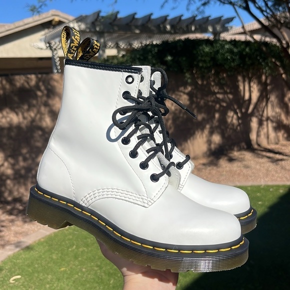 NWT DR MARTENS 1460 Smooth Leather Lace Up Boots! - Picture 8 of 16